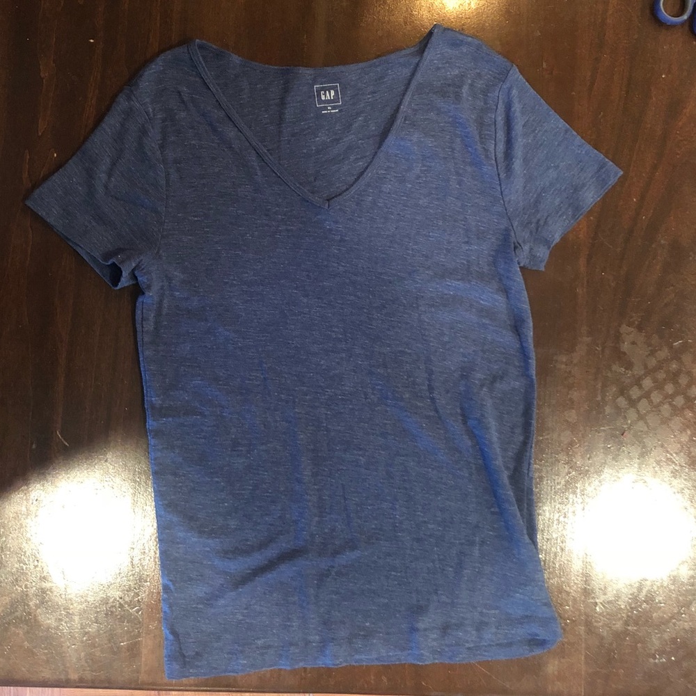 Fitted V neck